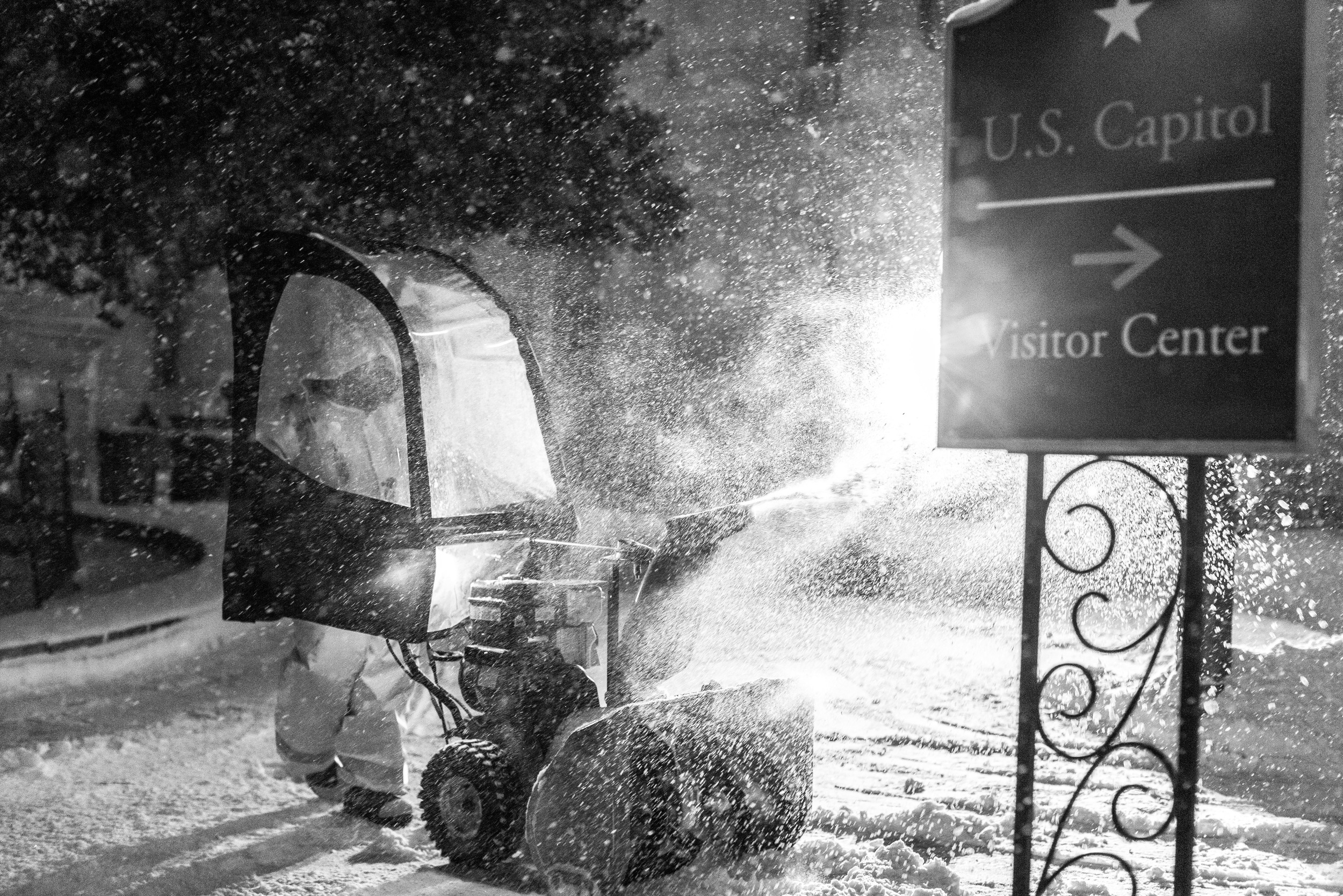  Snow clearing near the Capitol. 