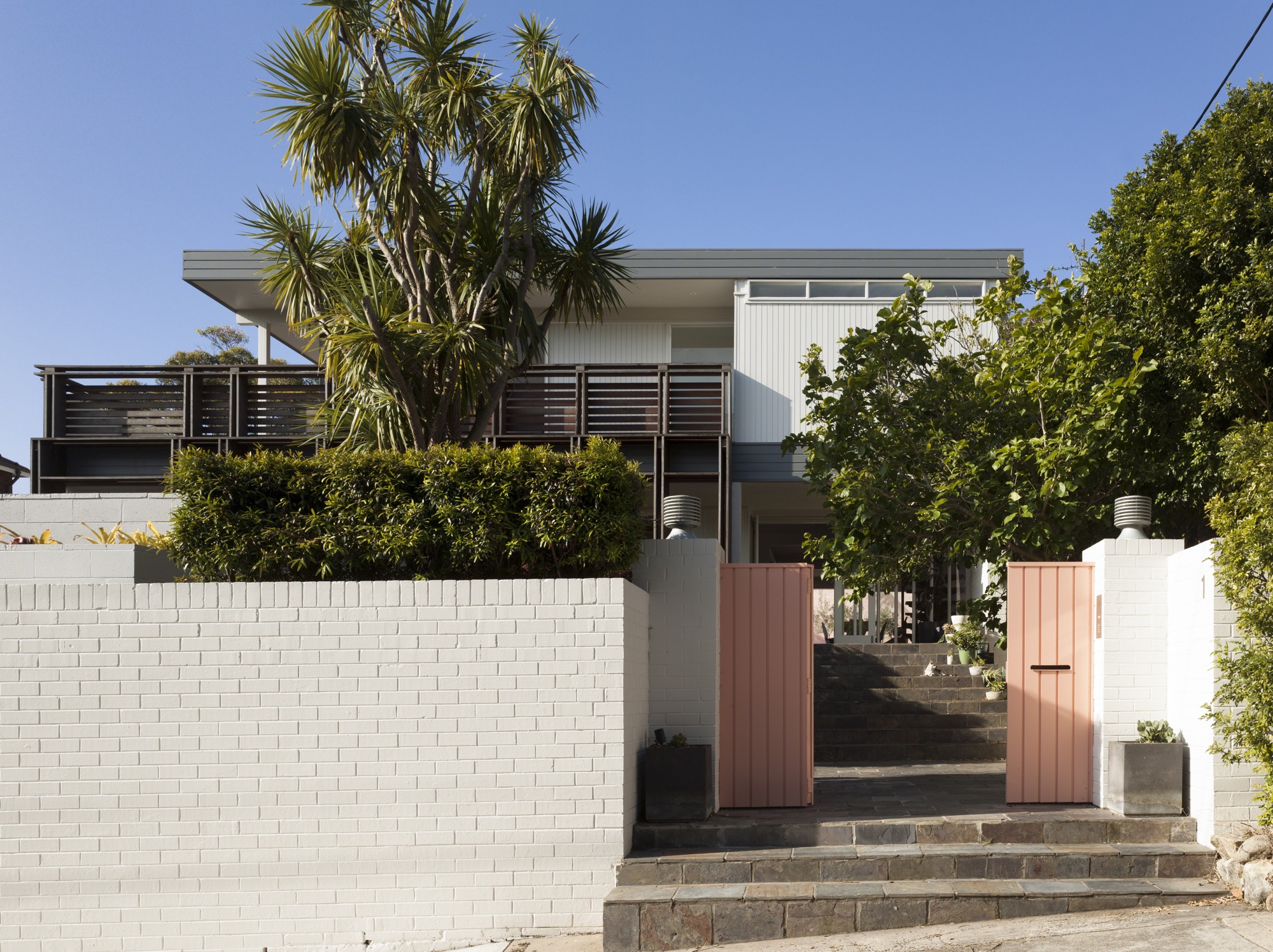 Modernist Courtyard house