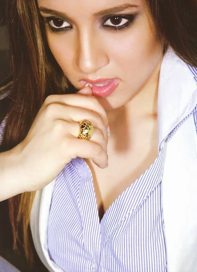 Celebrity_02c_r.jpg