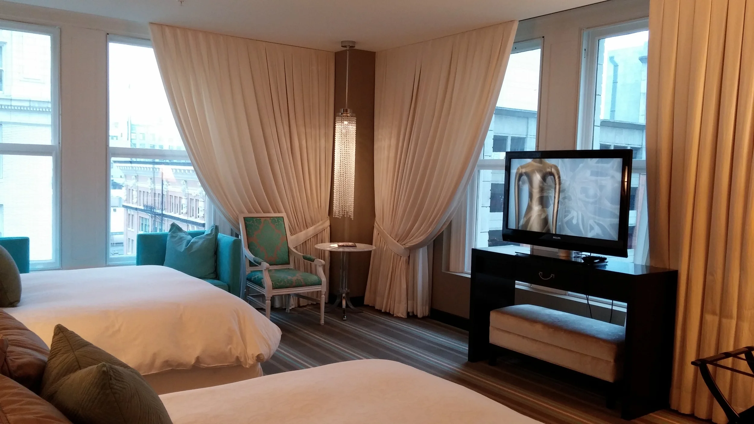 HotelRoom.jpg