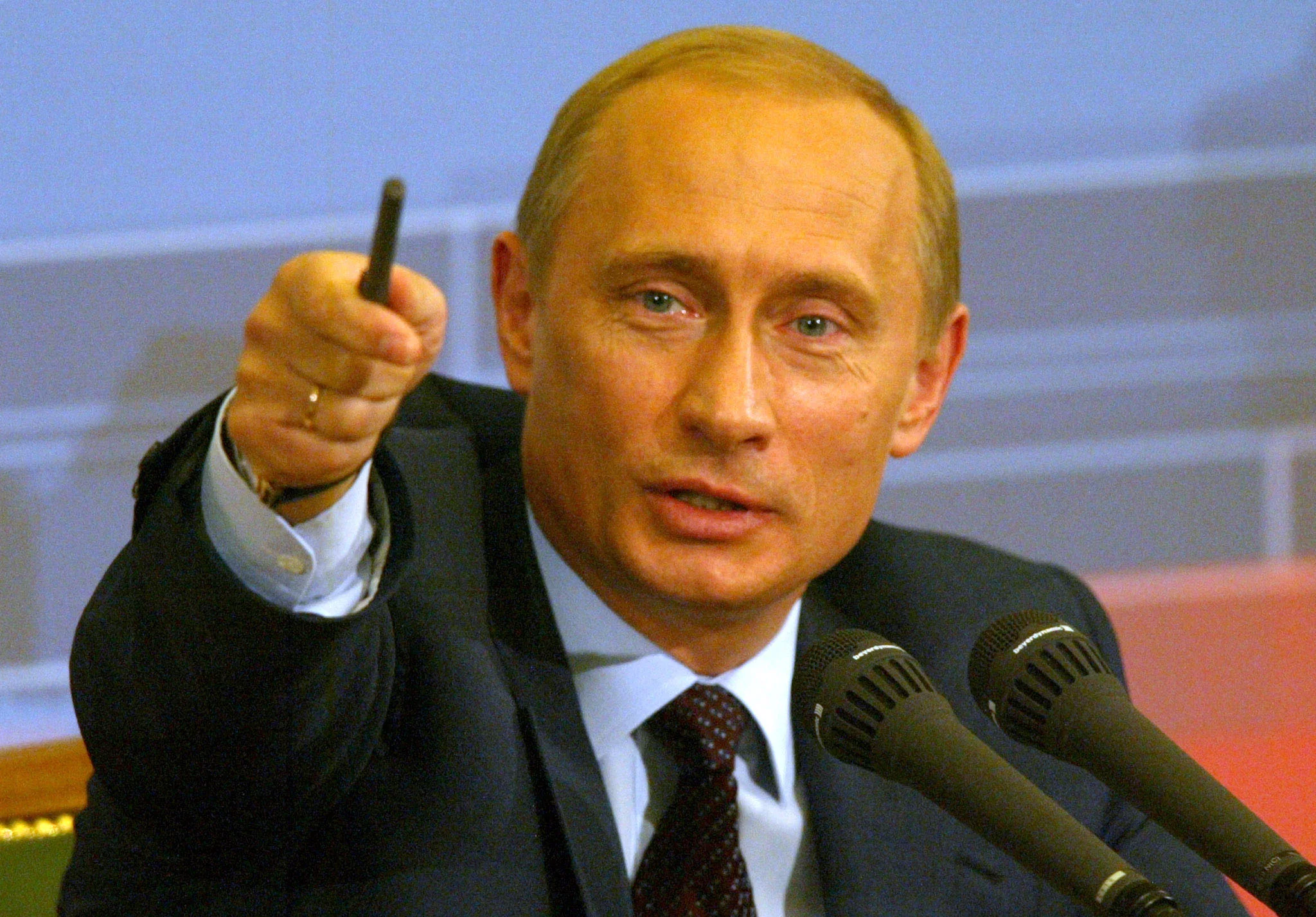 IMage: http://upload.wikimedia.org/wikipedia/commons/c/cf/Vladimir_Putin-6.jpg