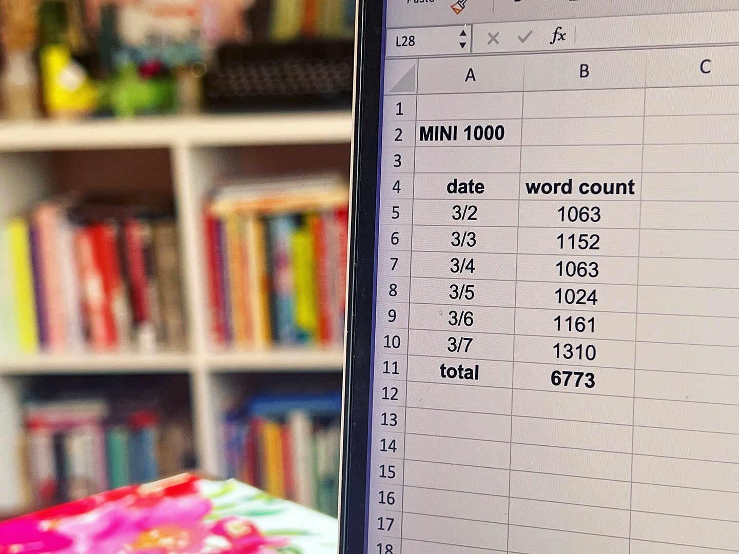 Today in small wins: I did Jami Attenberg&rsquo;s #mini1000 writing challenge and I survived! ✅ After intensive time in producing/directing mode last month, this doable goal (1000 words/day for 6 days) helped me get my prose writing gears moving agai