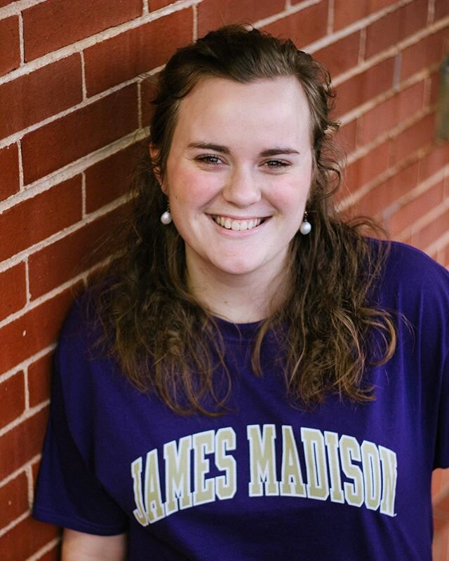 SAY HELLO TO OUR NEW INTERN!! A very happy employment day to our new friend Emily!! She&rsquo;s enjoying ~virtual~ orientation to learn all the things about ministry. Can&rsquo;t wait to see you around campus!! 💜💛💜💛
#jobsigningday? #firstdayofwor
