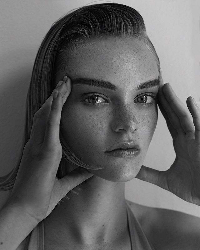 @thomkerr shoots @gray.harris from @freedommodelsla 🌞 Beauty @amberdmakeup : Hair @hairbyiggy using @love_amika #thomkerr #gosee #naturallight  #freshface"
