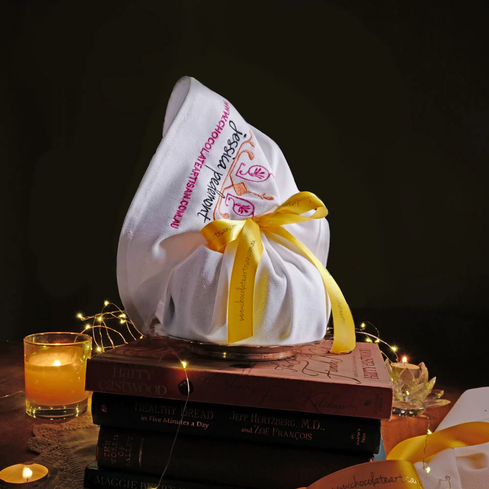 cakewrapnohand 1.jpg