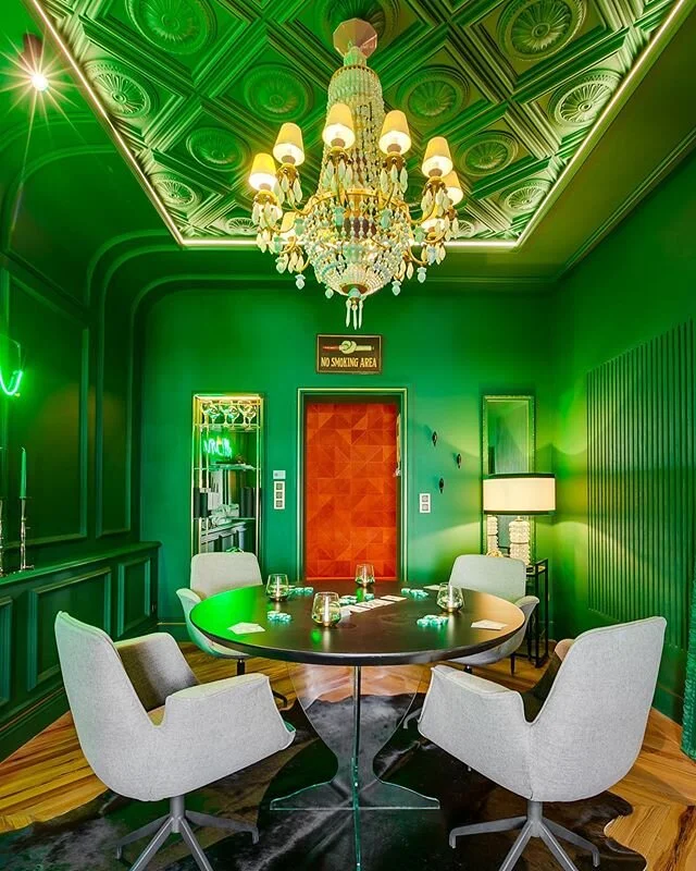 En estos d&iacute;as de encierro quien pudiera echar una buena timba de p&oacute;ker &hearts;️ en un espacio que ha sido concebido precisamente para eso por @perpendiculararquitectura 🙌🙌🙌
Otro de los impresionantes espacios que comparto de mi visi
