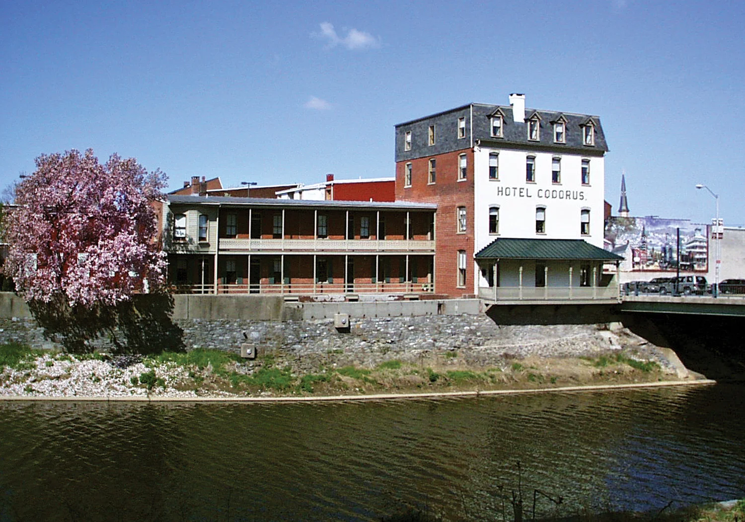 M&D launched its York office in 1997, moving into the former Hotel Codorus Building. Below are pictures of the lobby (left) and the company’s accompanying “c o d” (Collaborative of Designers) space.