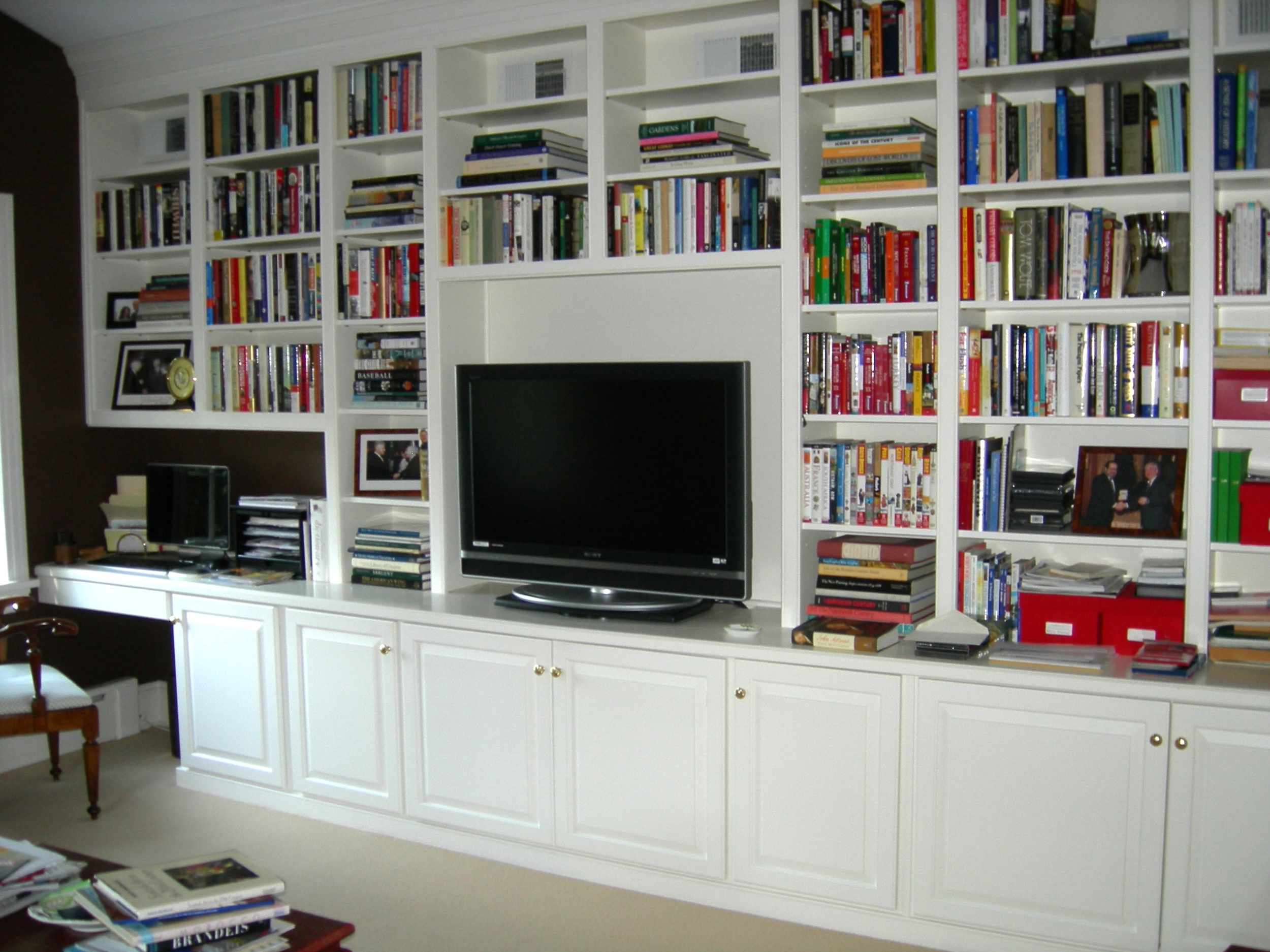 Georgetown library, desk and space for tv.