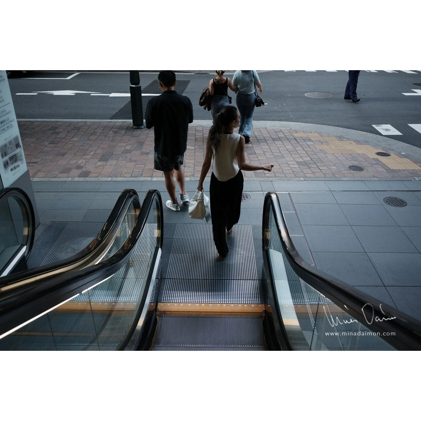 Ginza Tokyo, Japan 2025.

RICOH GR IV の製品サイトにて機能紹介ページの作品を撮影させていただきました。

I had the opportunity to photograph the products featured on the function introduction page of Ricoh's product website.

https://www.ricoh-imaging.co.jp/japan/products/gr-4/featu