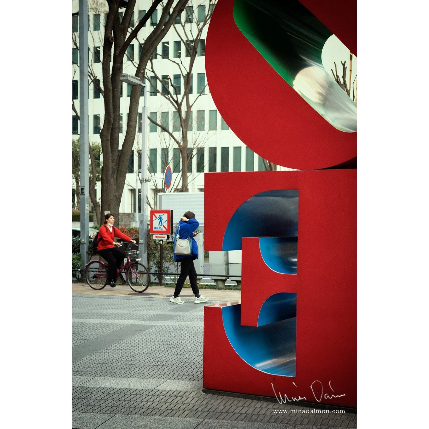 Red and Blue.
Shinjuku. Tokyo, Japan 2025.

(JA)
https://andherehotels-shinjuku.com/facilities/elevatorhall/
(EN)
https://andherehotels-shinjuku.com/en/facilities/elevatorhall/

#LEICA #leicaM11P #noctilux #noctilux50mm #leicacamera #leicaphoto #stre