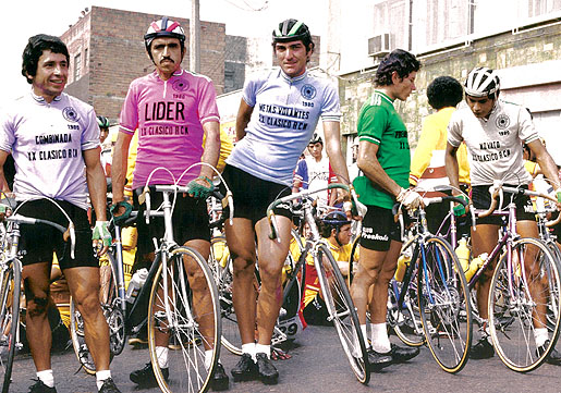 Marin, furthest on the left, at the Clasico RCN, wearing the combined points jersey.