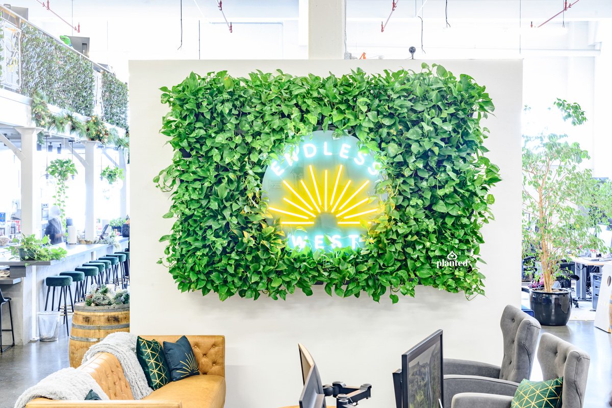 PlantedDesign_EndlessWest_Living_Green_Wall_Pothos_Neon_Signage_Reception_Logo_SanFrancisco_013_web.jpg