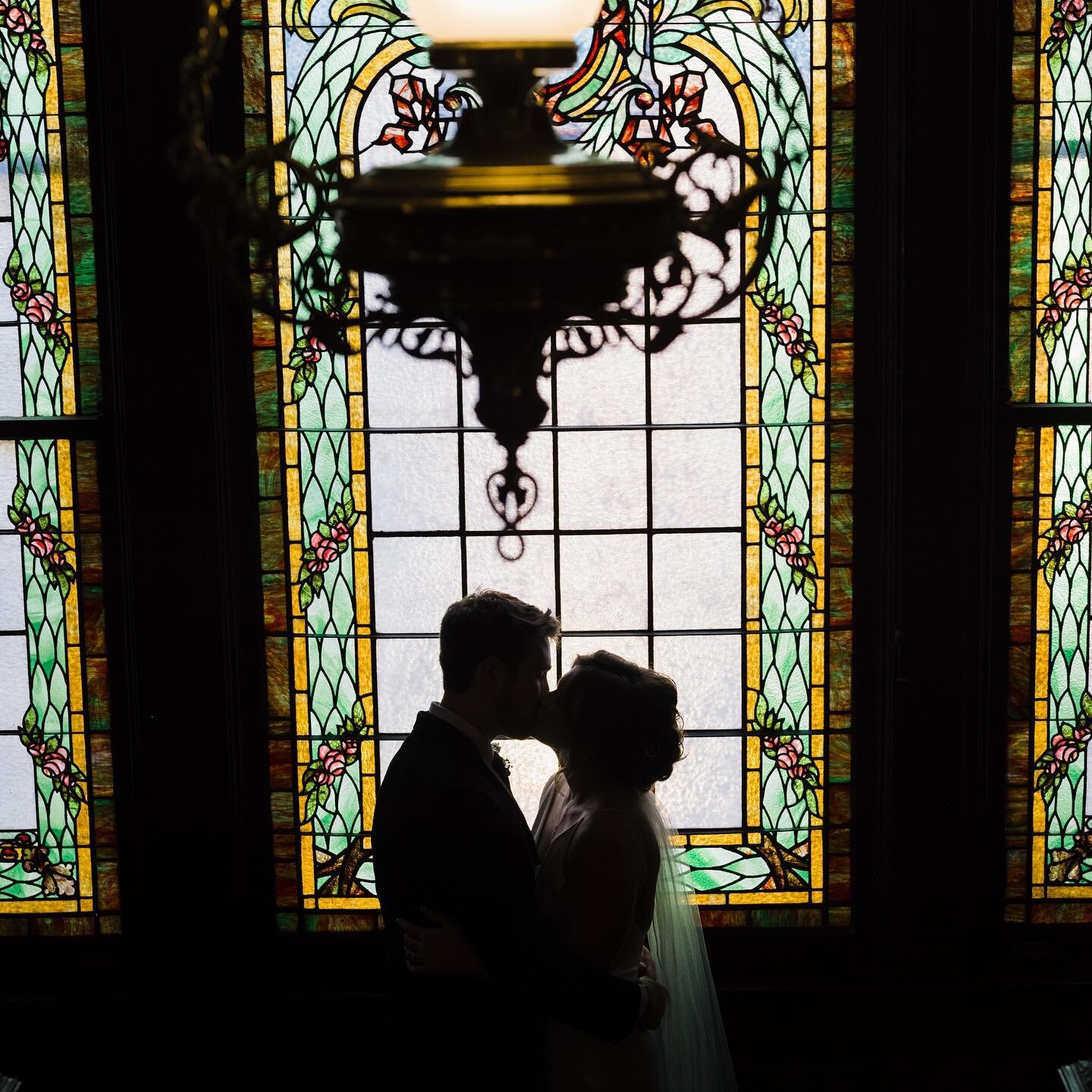 I&rsquo;m a sucker for a silhouette and telling couples to make out on their wedding day 😘