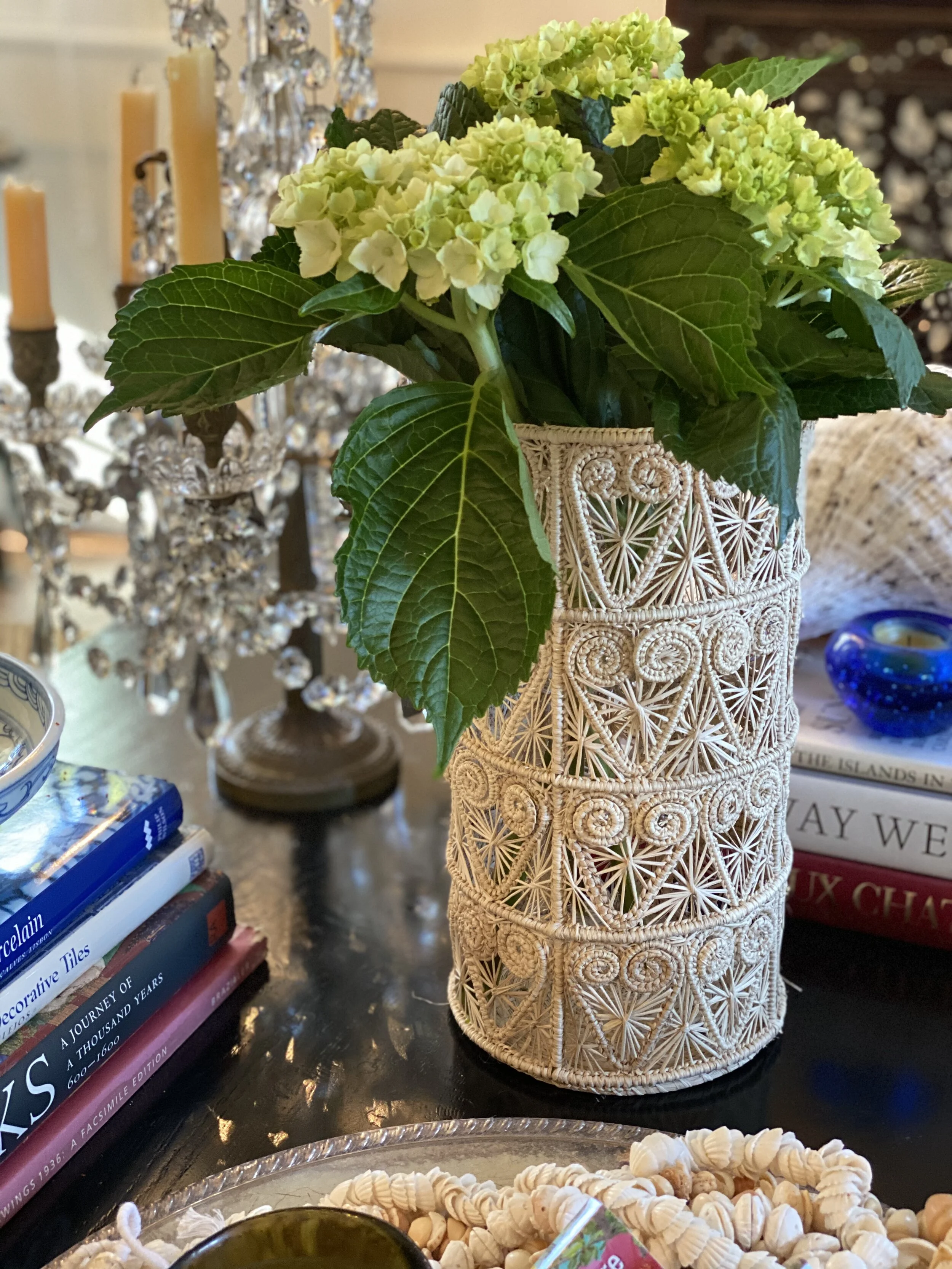 USIACURÍ LARGE WOVEN VASE