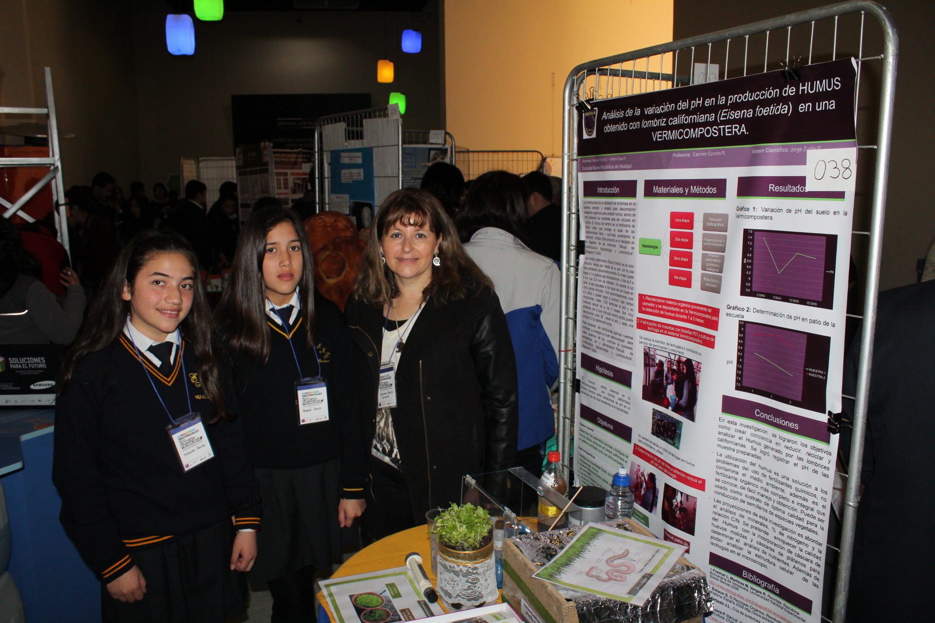 "Analizar variación del pH en la producción de HUMUS obtenido con lombriz californiana (Eisena foetida) en una VERMICOMPOSTERA" Escuela nueva República de Hualqui