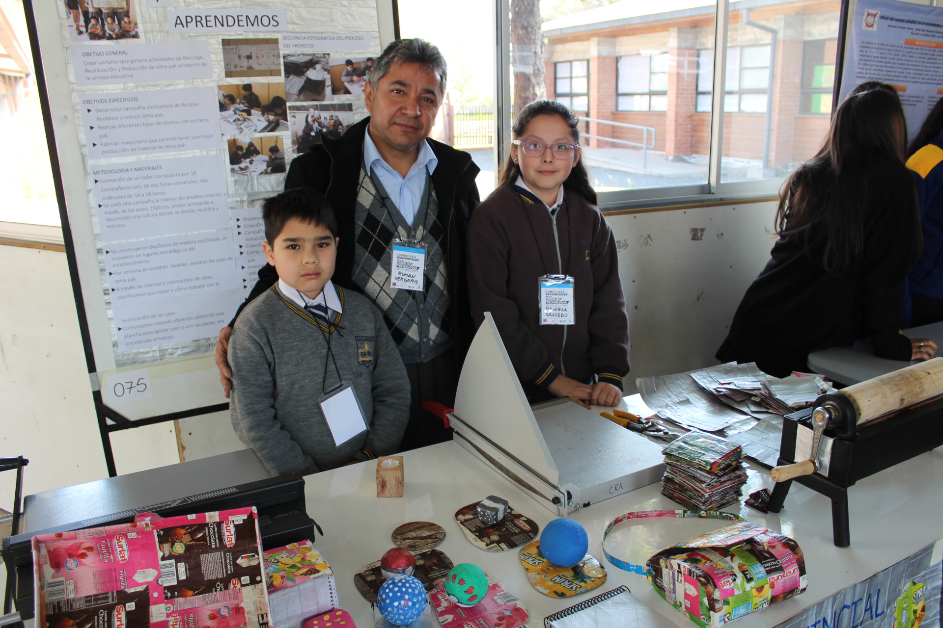 Tema: Proyecto Reciclando Avanzamos y aprendemos Integrantes: Daniela Salcedo y Erik Iturra Profesor Guía: Román Vergara Escuela Básica Tucapel