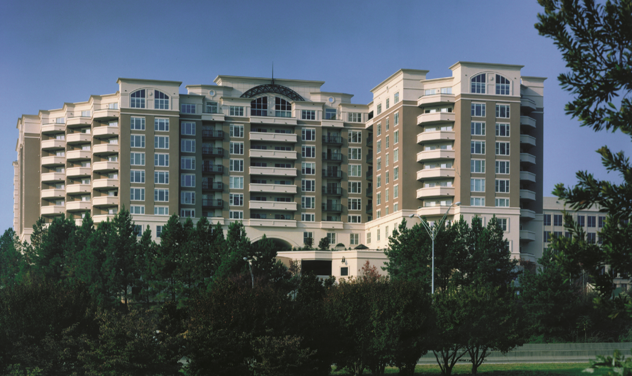 CAMDEN GRANDVIEW Charlotte, NC Grandview is a 12-story high-rise development with 266 apartments and 75,000 square feet of commercial space. Grandview received numerous national awards including: National Home Builders Association - Pillars of the Industry Award for the Nation’s “Best Mid-or-High-Rise Apartment Community” for 2001, Multi Housing News - Nations best Mid/High Rise Apartment Community, and National Apartment Association - Best Mid/ High Rise Apartment Community. Grandview is owned by Camden Property Trust. Legacy Role: Development Manager for Summit Properties