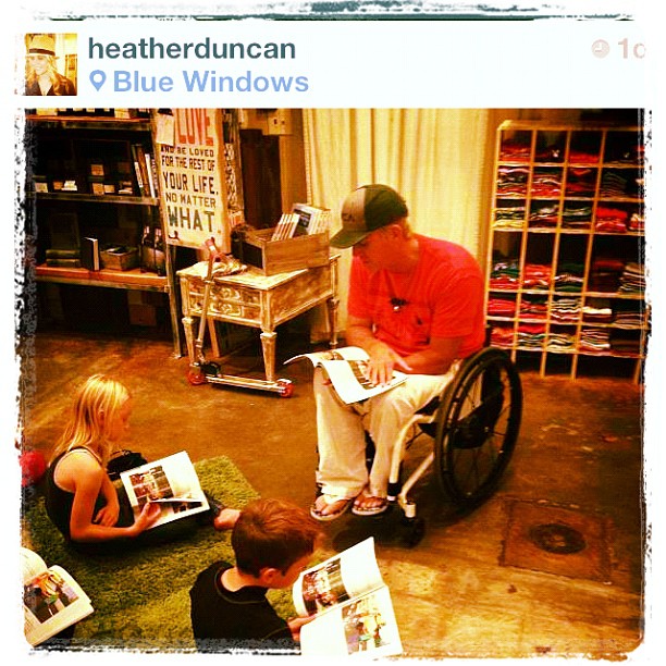 Reading to students at my book signing event