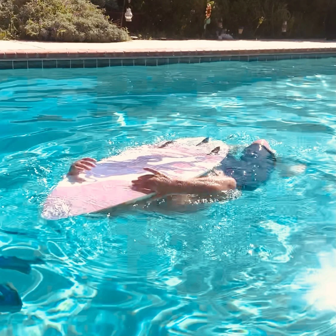 Just putting some surf pool work in before being washed in the ocean waves. Breath work makes a difference. #805author #quadriplegic #surfing #spinalcordinjury #paralyzed @vescometalcraft