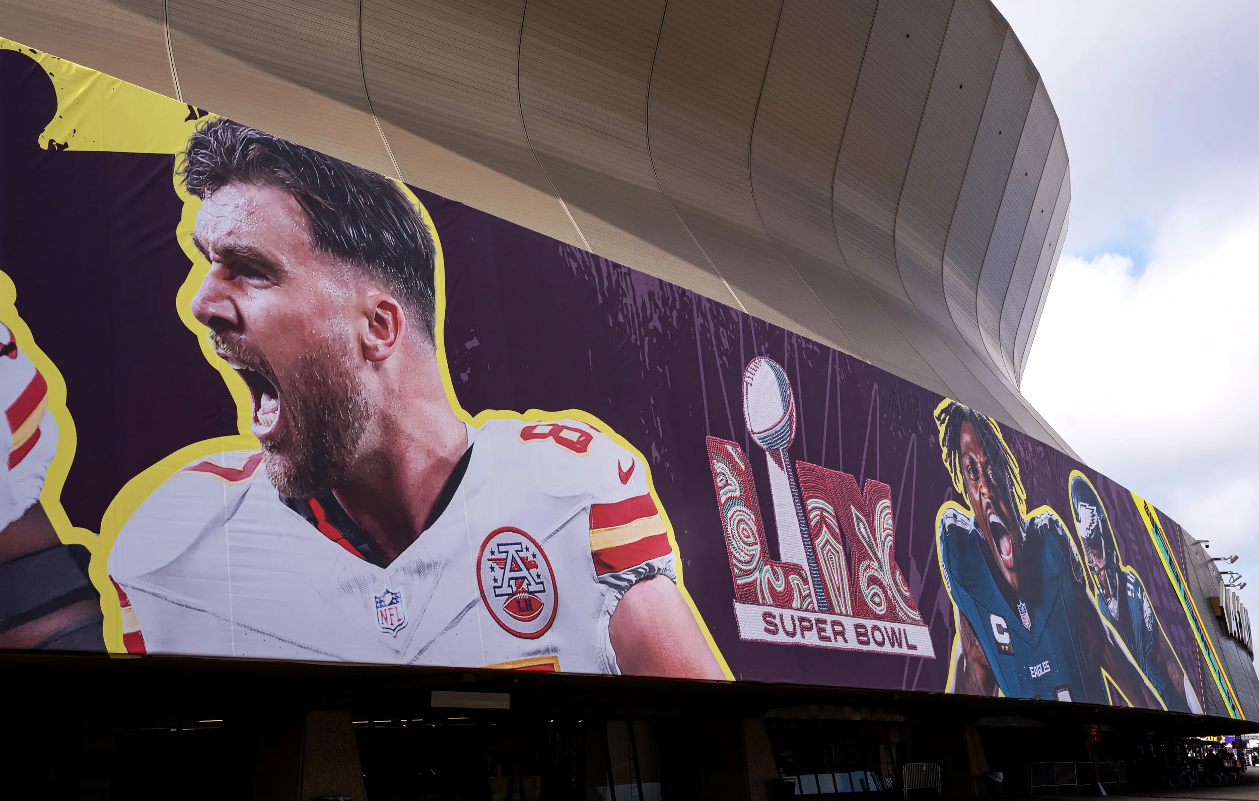 Stadium_Exterior_players.jpg