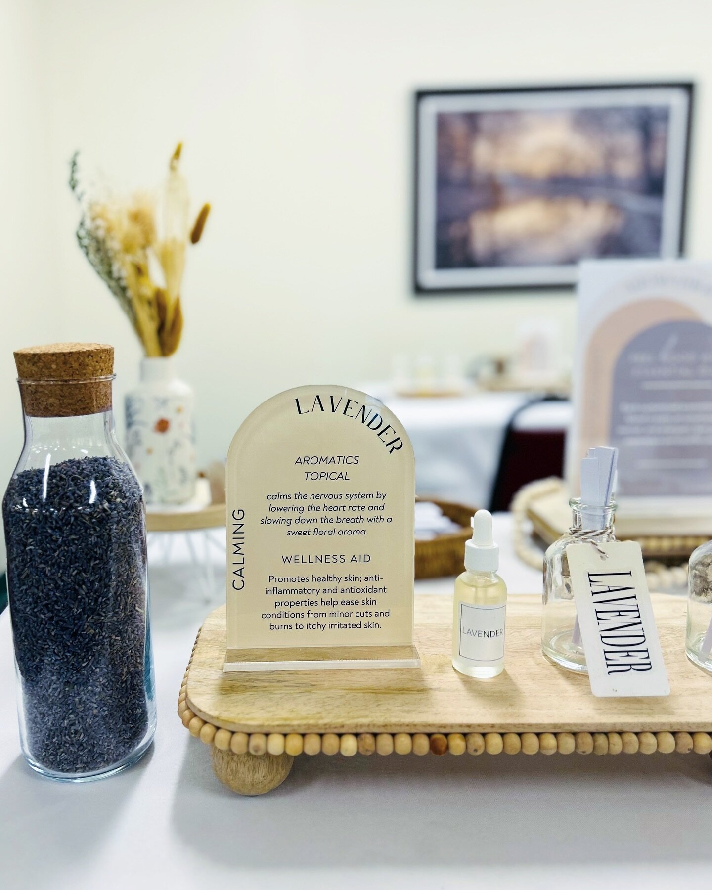 We can practically smell this picture! Did you know that aromatherapy can ease stress and anxiety and boost feelings of relaxation? A pop up aromatherapy bar is just one way we can help your team achieve more zen. Send us a DM to get this experience 