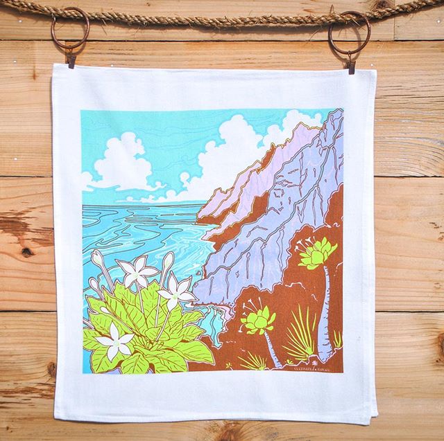 Happy Holidays Friends!! We are excited to release our new new tea towel design Nāpali! 🌿🎉⭐️ Available on our website straightaway! "A mysterious unparalleled coastline, Nāpali stretches for 16 miles along northwestern Kauai, accessible only by sea or the demanding Kalalau trail. In ancient times steadfast people lived in the remote, beautiful valleys alongside unique flora and fauna. The rarest and most curious of the native plants, the Alula or Brighamia insignis, which oddly resembles a cabbage on a bowling pin, thrived along the towering cliff faces, clinging to the walls with strong roots". @ntbg #kauai #hawaii #nativehawaiianplants #napali #teatowels #gifts #napalicoast #kalalautrail