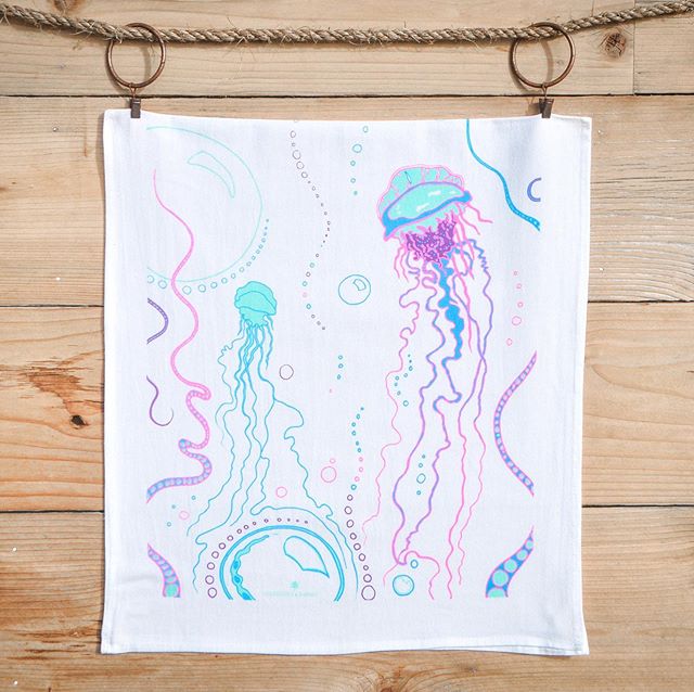 Our new Pa&rsquo;imalau Tea Towel is up on the website and will be sailing into stores this week! 🌊🌊💨 Drifting into Hawaiian waters when the trade winds are strong, Pa`imalau or Portuguese man o' war, is nobody&rsquo;s favorite sea creature but th