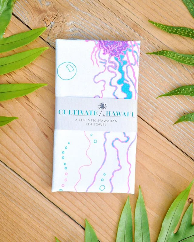 Have you seen our new Pa’imalau design? It’s flashy colors have got some sting! To celebrate the end of a wonderful summer and the release of our new design we are offering 25% off all orders on our website-🎉🎉 head over to cultivatehawaii.com and enter CULTIVATESUMMER when checking out. #kauai #hawaii #teatowels #buylocal #hawaiilife #aloha #giftideas #paradise #islandlife