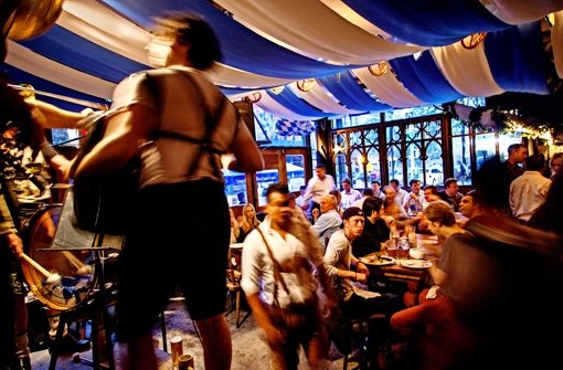 Der Besitzer des Schneider im Stadtteil Lower East Side tritt mit seiner Band auch im eigenen Lokal auf. Foto: laif