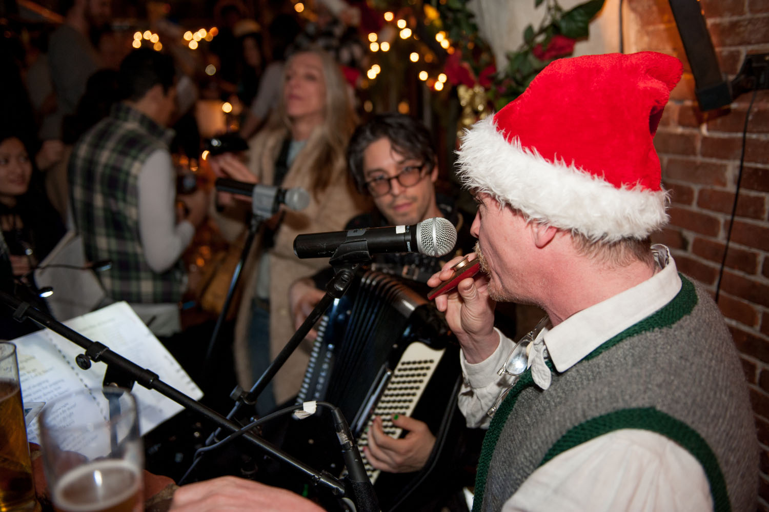 zum-schneider-nyc-2014-caroling-8011.jpg