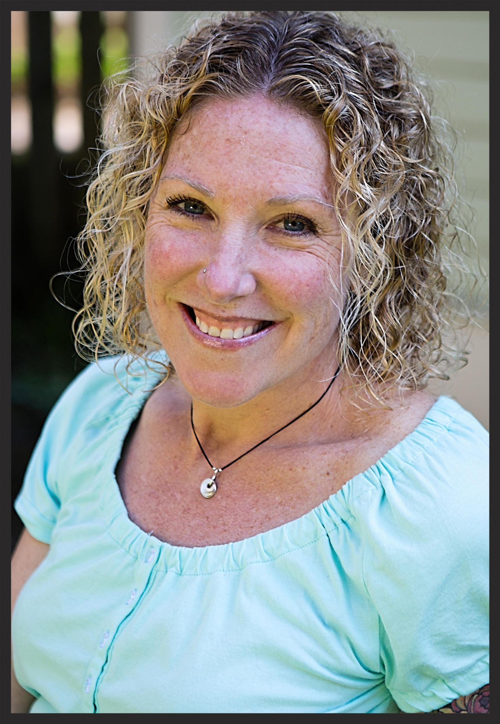 “ I see giving massage as an incredible gift and a privilege. When someone allows me to touch them in a massage, I believe that they are opening themselves in a vulnerable and profound way. While the touch of massage is obviously physical, massage also has the potential to touch the soul and spirit of the client. In this way, I see massage as a sacred and powerful practice. My aim in massage is to help induce both a relaxed body and a quiet mind.”
