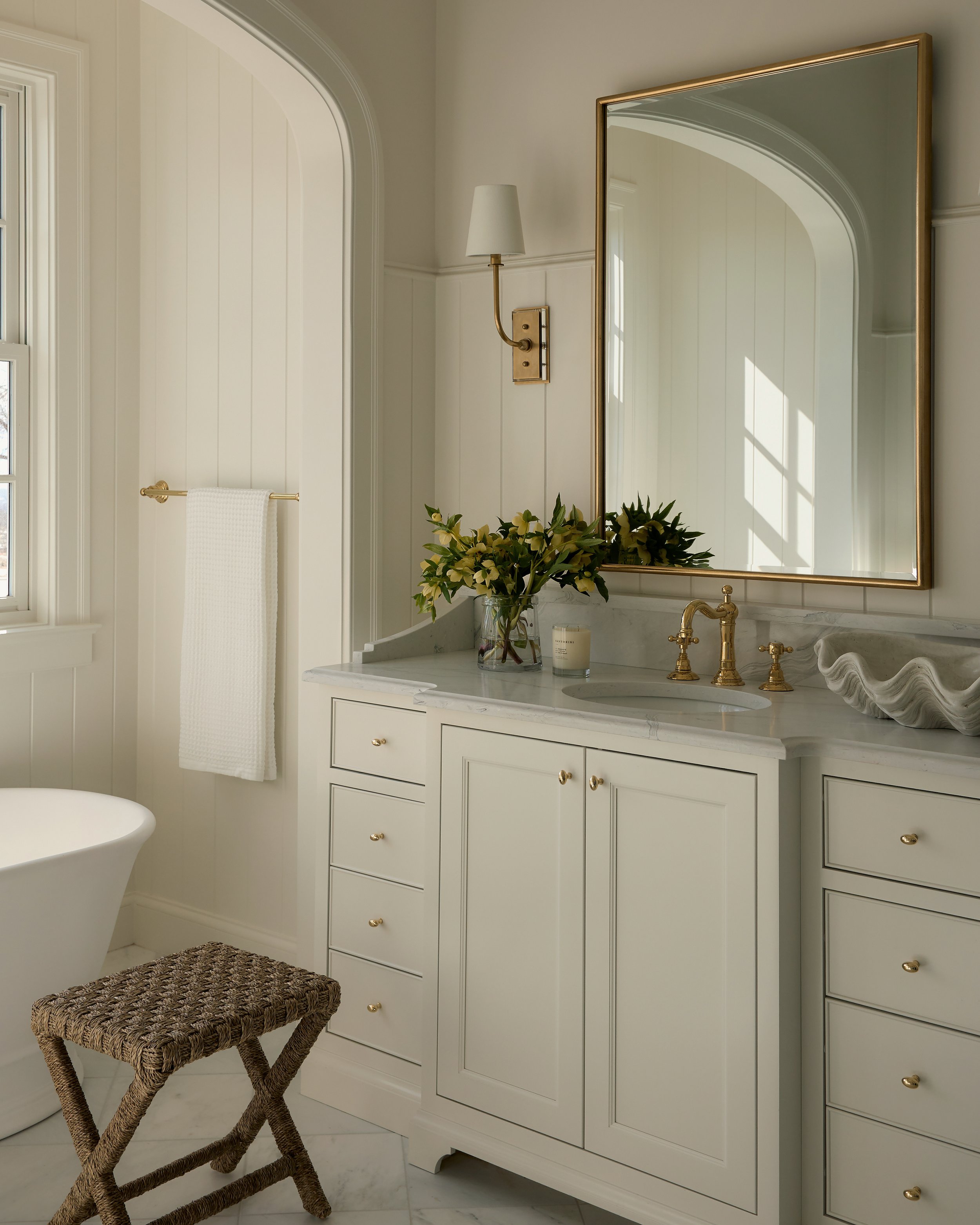 10-AADElizaCircle-Primarybath.jpg
