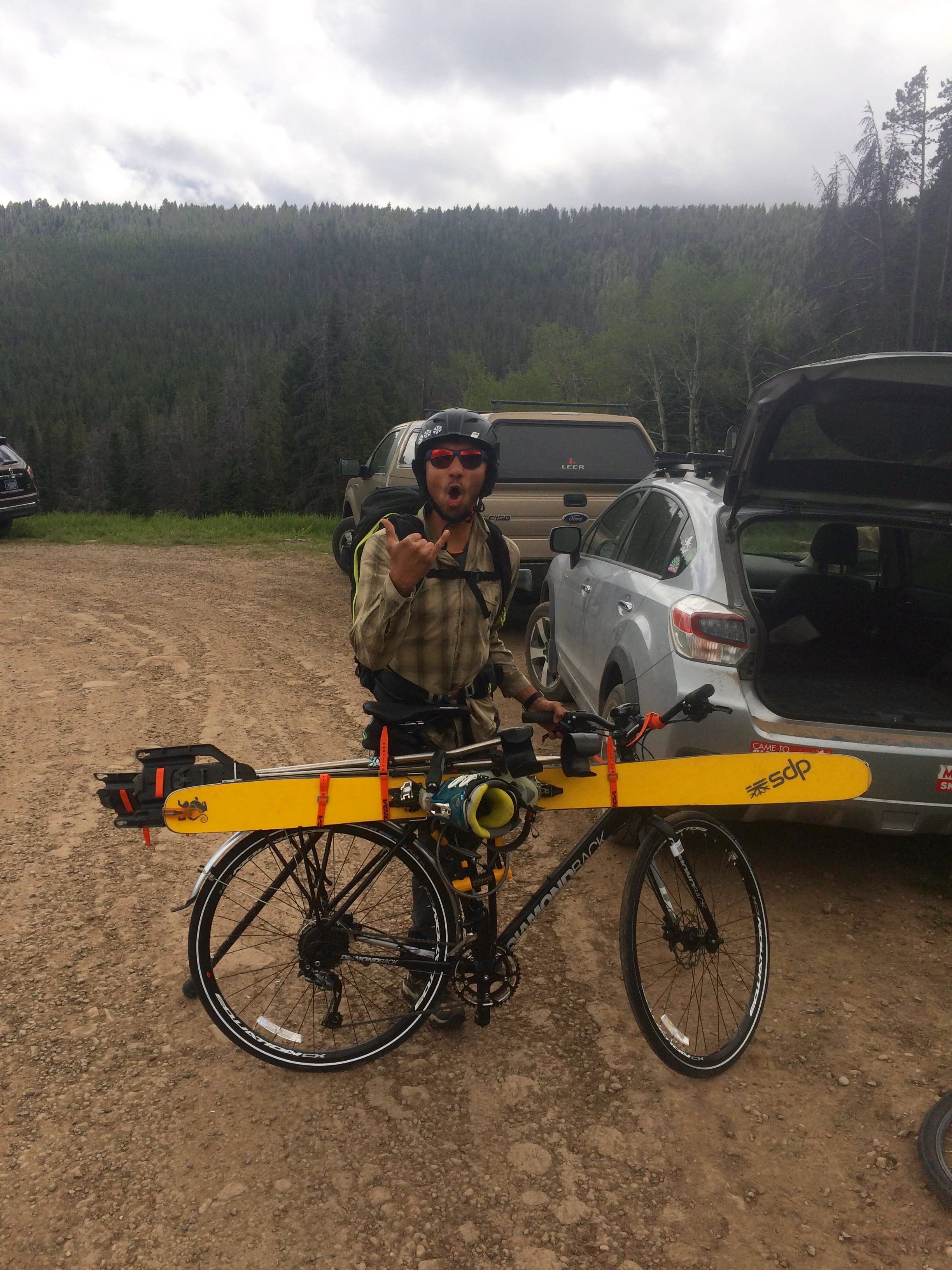 Vasu all strapped and ready to go. He used about 6 Voile Straps to attach his ski, and outriggers to his bike.