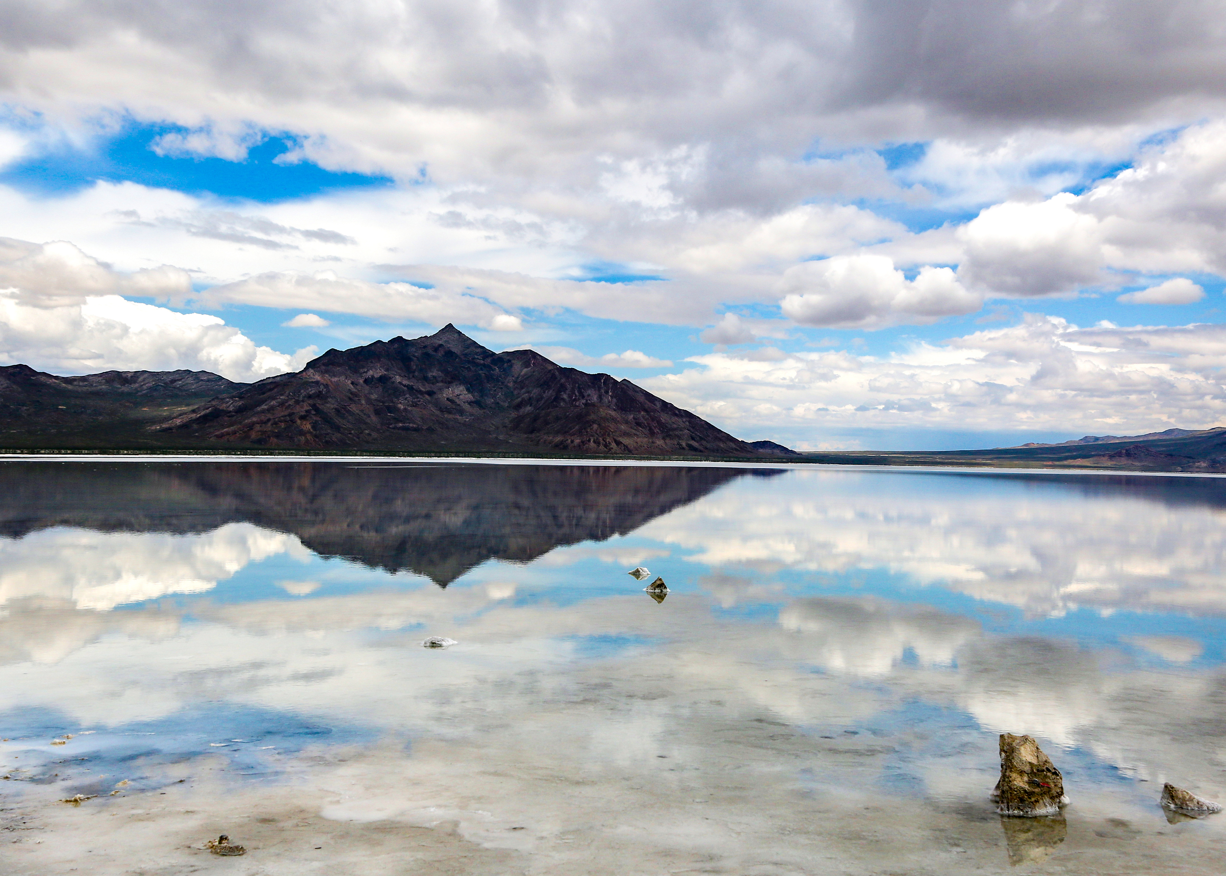 The beautiful landscape has very good natural composition that will appeal to landscape photographers.
