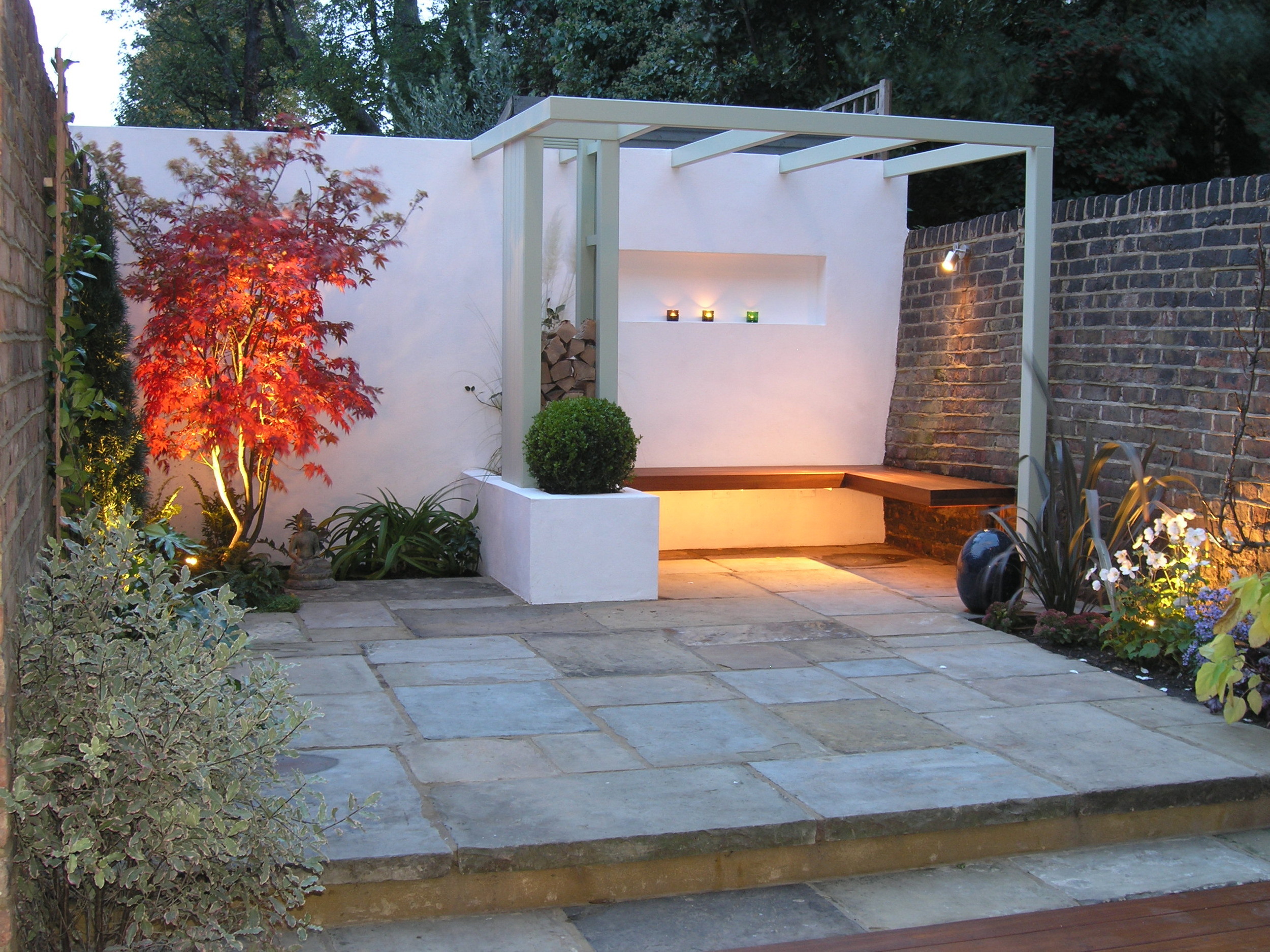 North London town garden with Yorkstone and uplighting