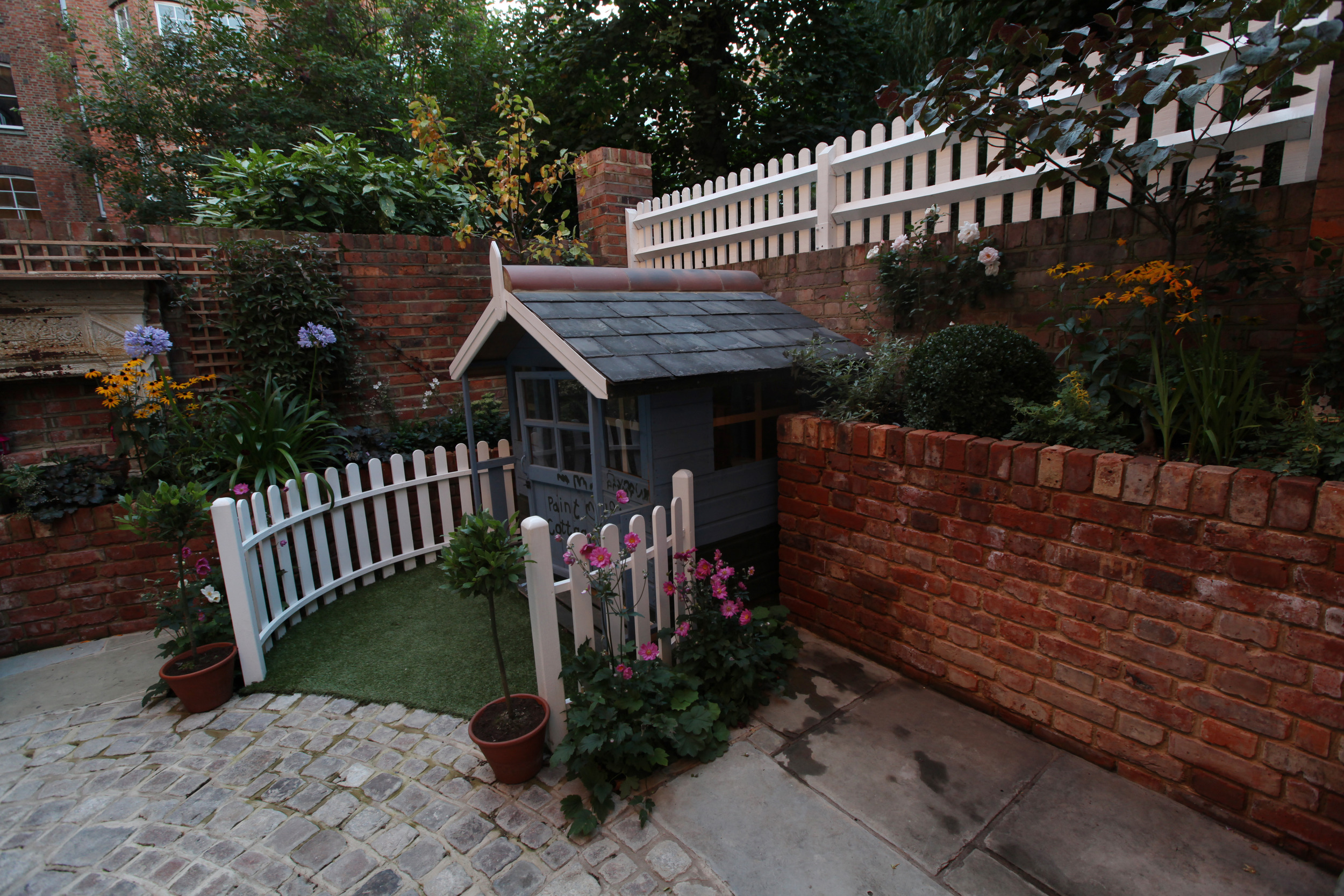 Children's play house in back garden of Hampstead makeover