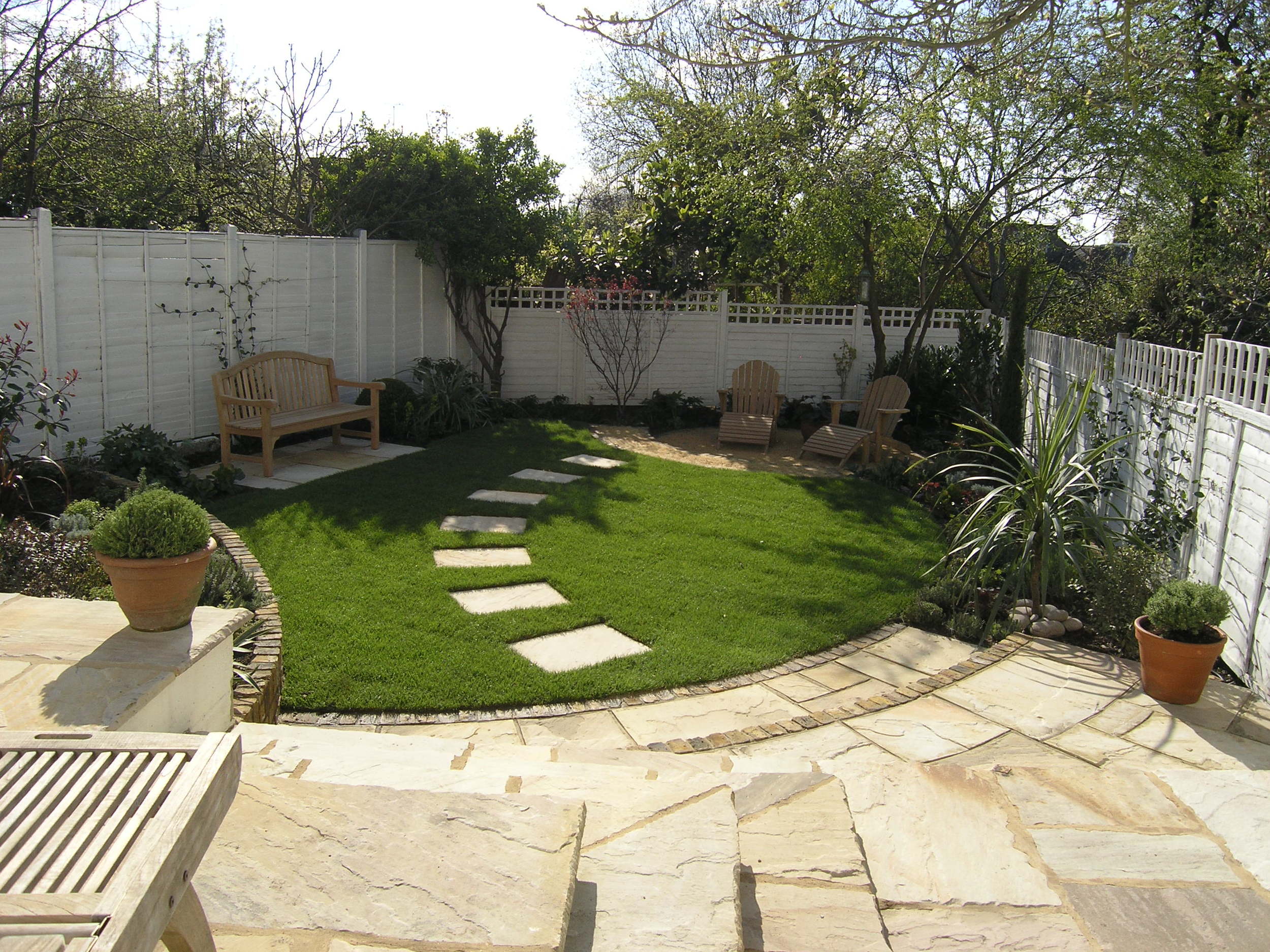 Radial borders and curved sandstone in North London garden design