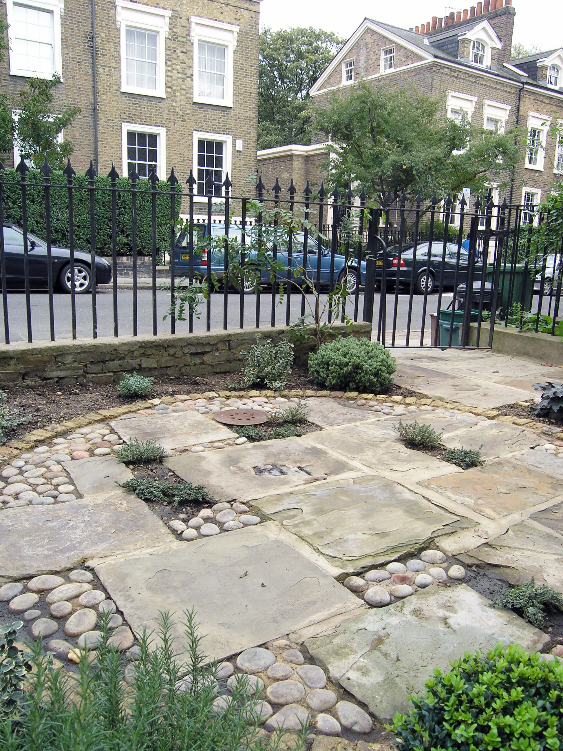 Islington front garden design with traditional materials
