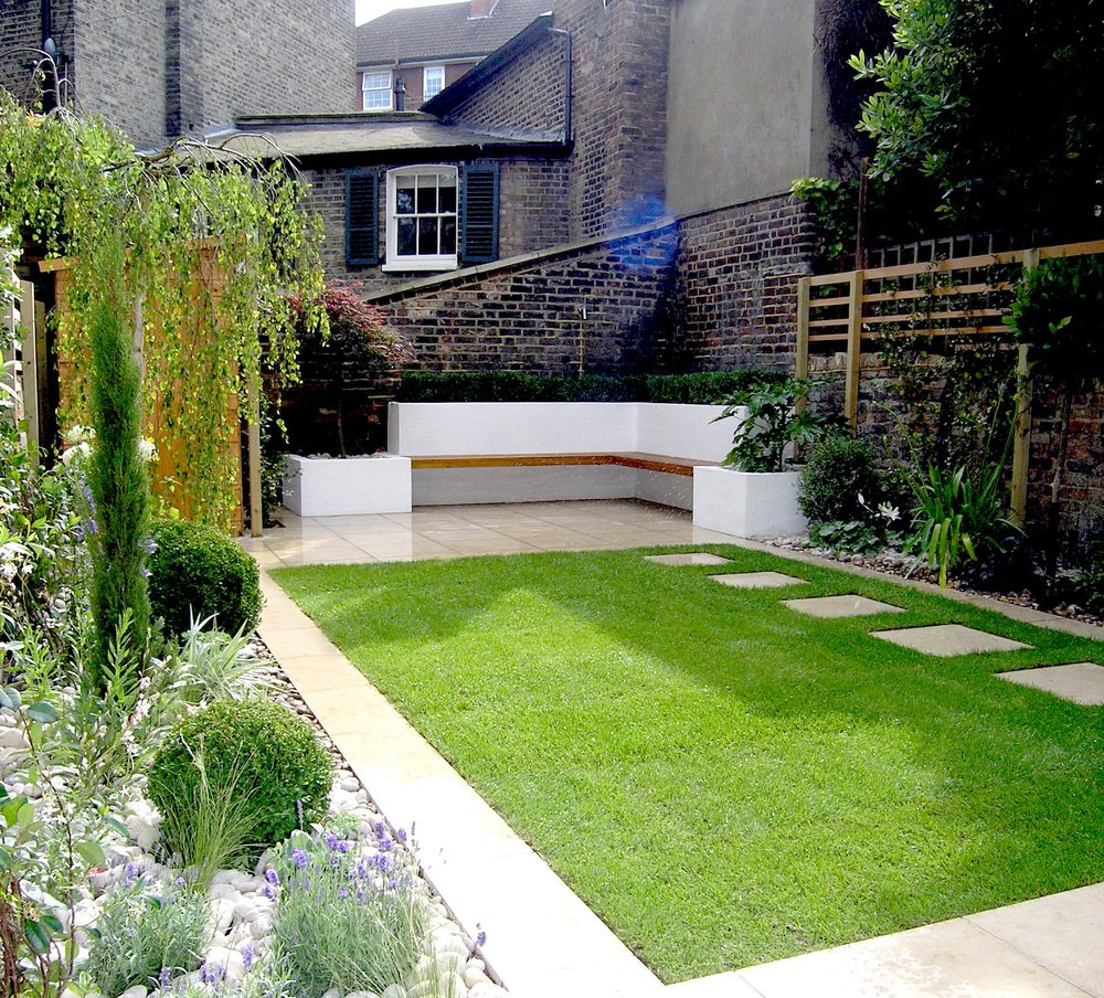  Modern garden design in Canonbury with shapes refecting the surrounding architecture, low maintenance planting and a light limestone patio. 