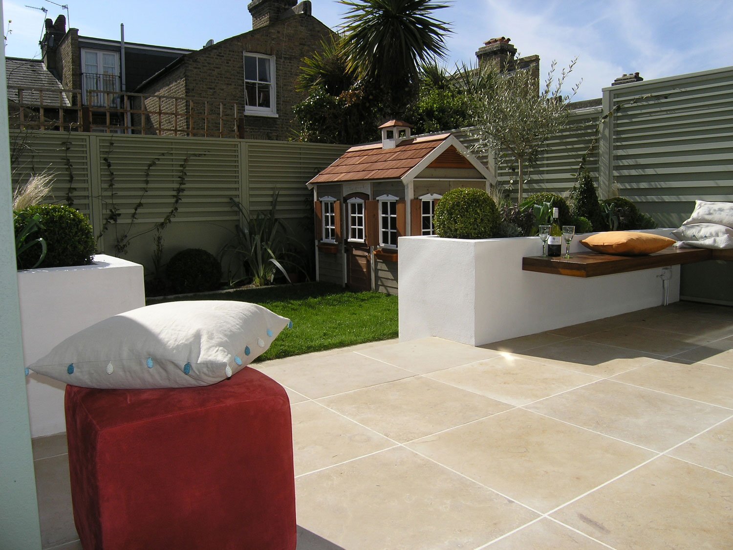  Fun family garden in Clapham by London landscapers Living Gardens. 