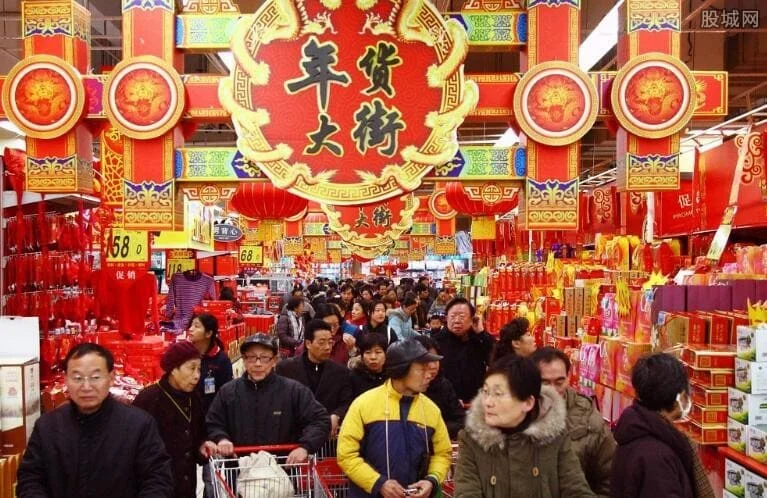People shopping in the supermarket
