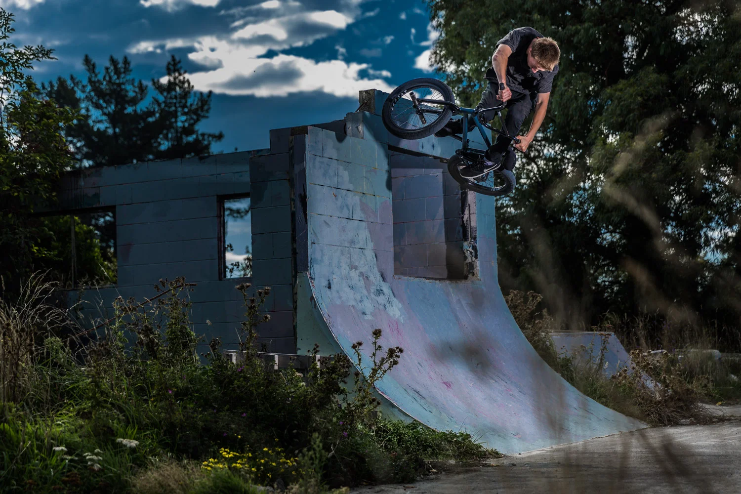 Hand plant Bmx_.jpg