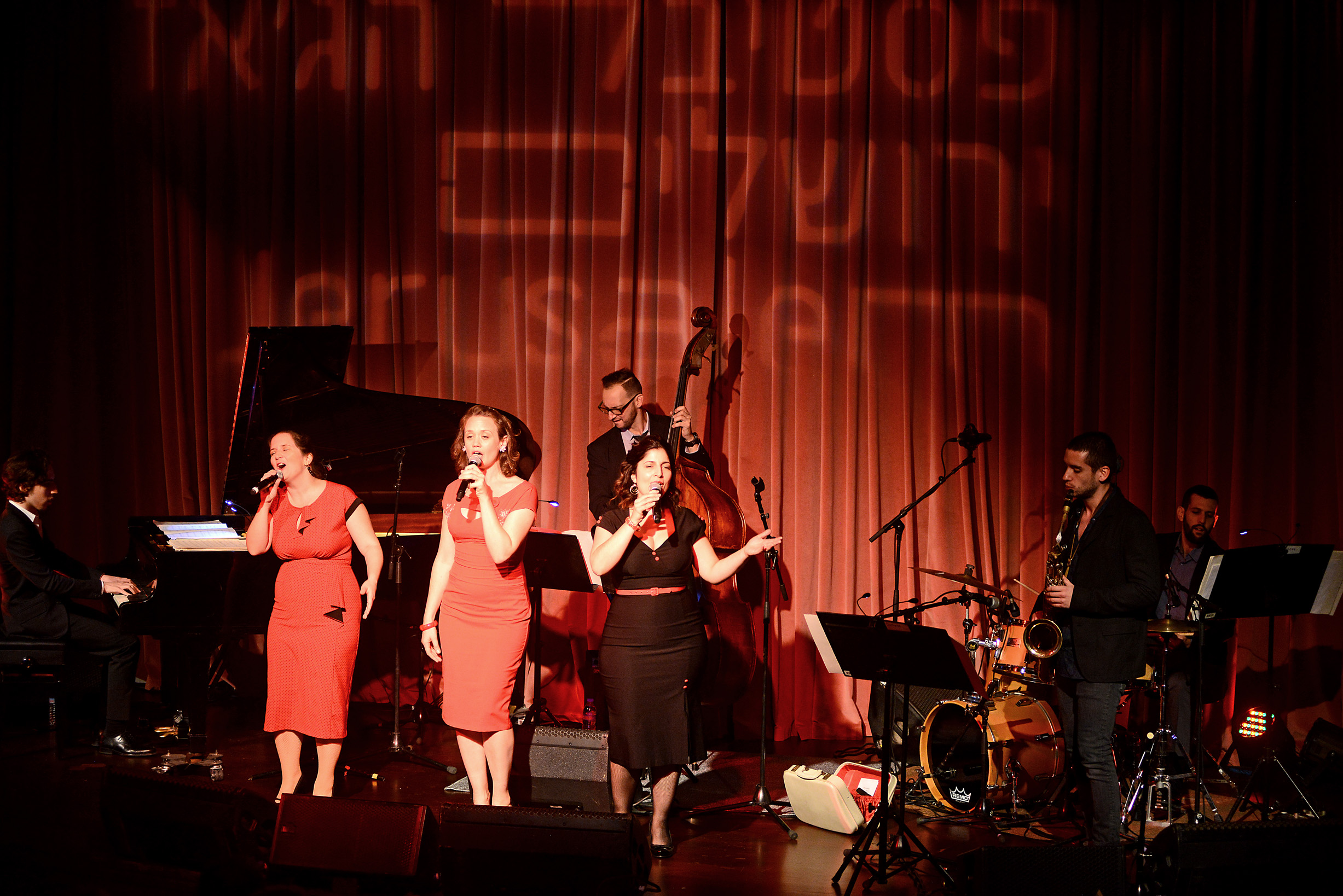 Mid-performance at the Israel Museum. Photo: Ran Biran.