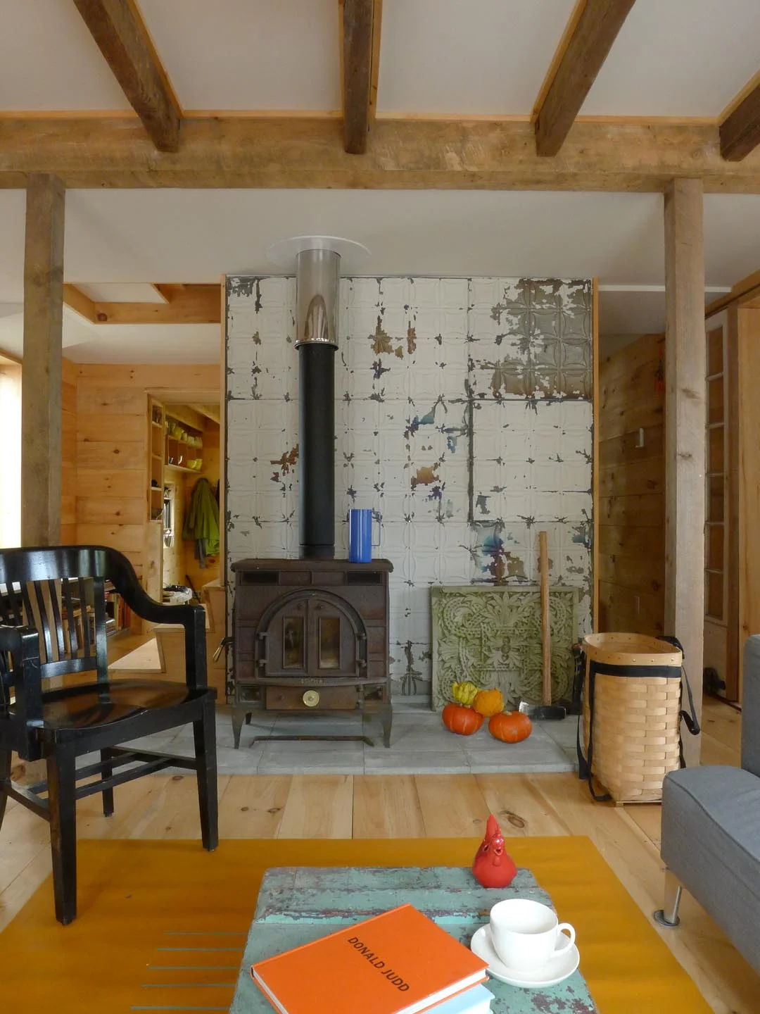 04-livingroom 01.JPG