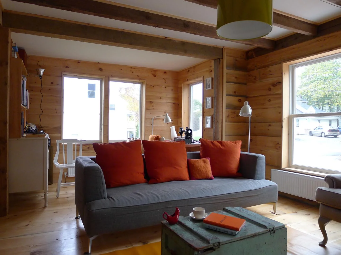 05-livingroom 02.JPG