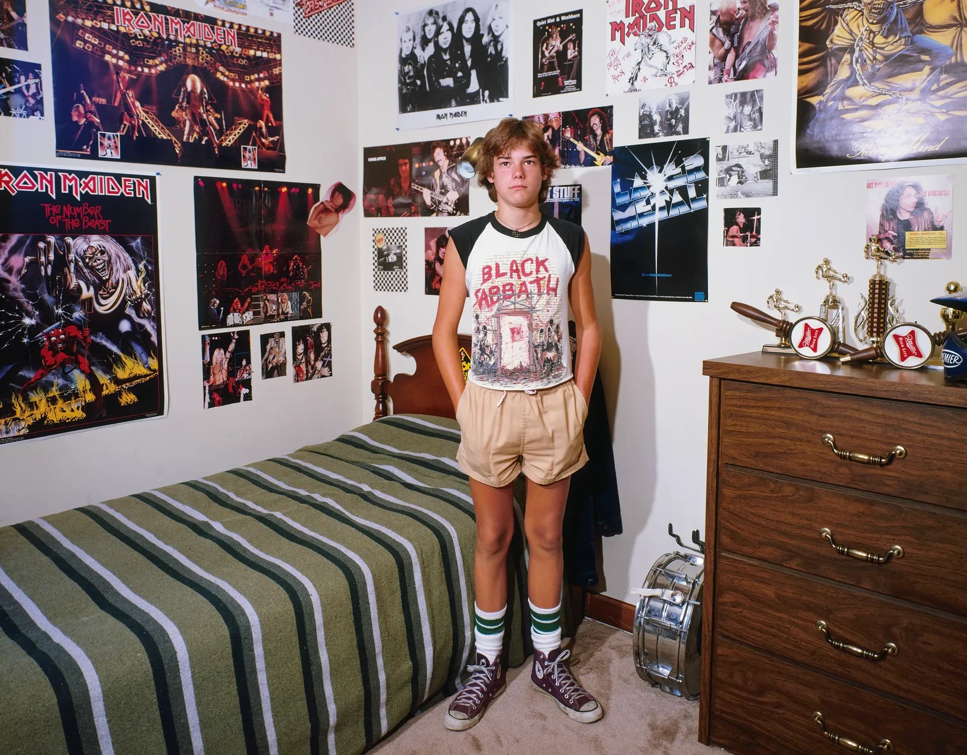    Adrienne Salinger.        ”Teenagers in their bedrooms”.  