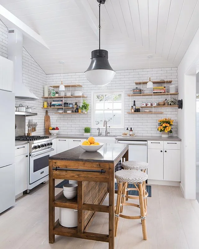 Some interior images from @browndesigngroup&rsquo;s new Montecito home. This project is currently featured on the @housebeautiful website...with small cameo appearance of an oil painting by mom!