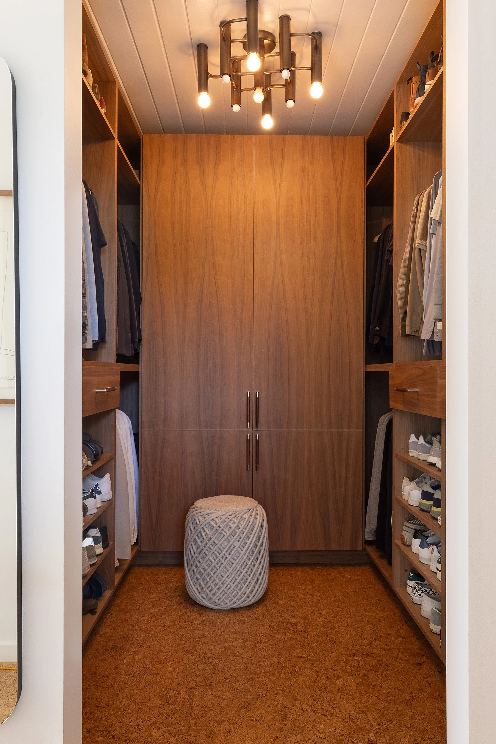 mwier_bdg_summit_closet1_v1_webres.jpg
