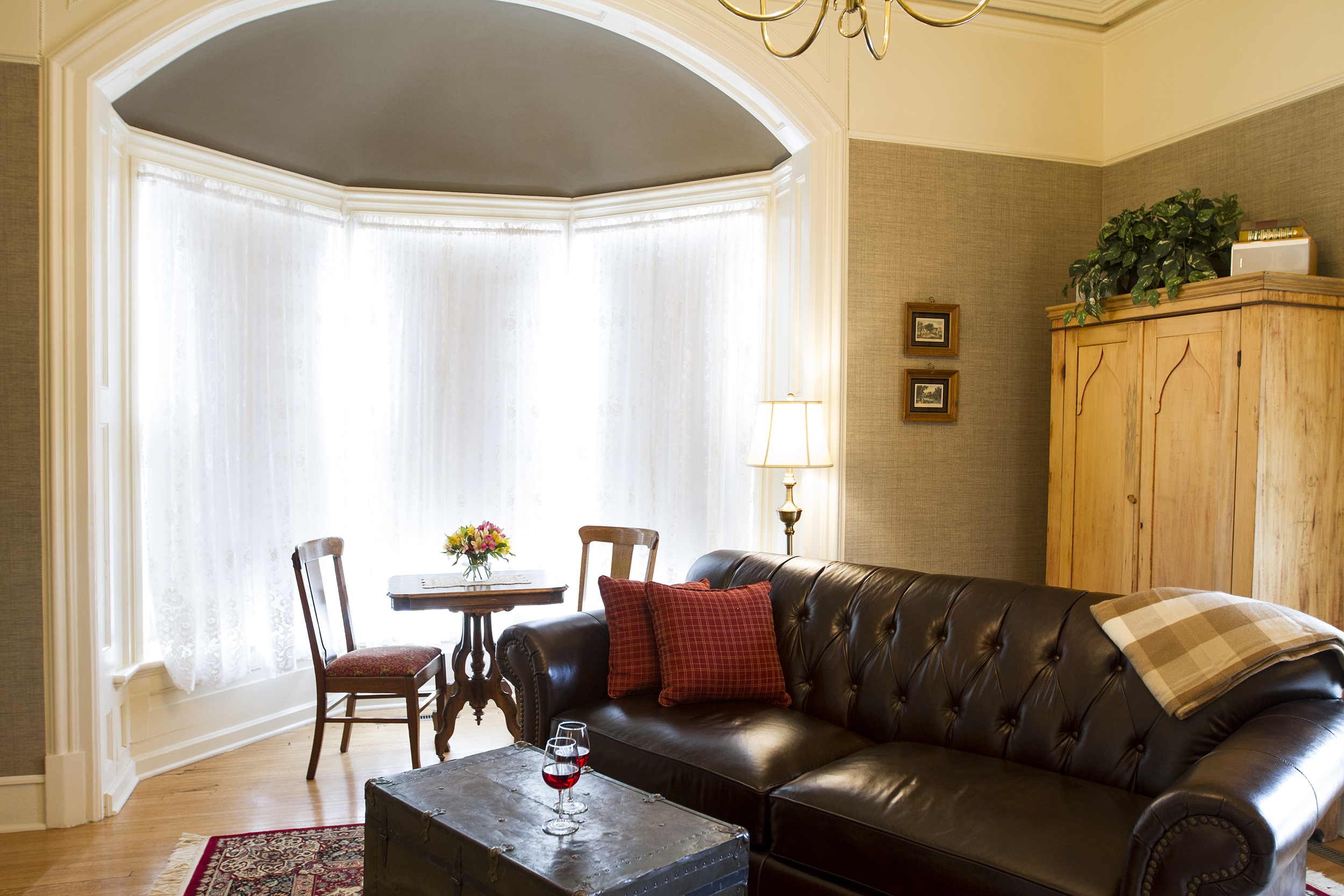 Dining area in bay window