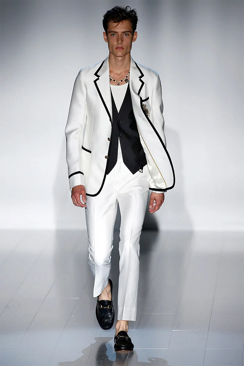 Frida Giannini presented her Spring/Summer 2015 collection for Gucci during Milan Fashion Week. Good tailoring, stripes, black & white and sneakers where some of the trends that we recognized. Check out some of our favorite runway picks below.